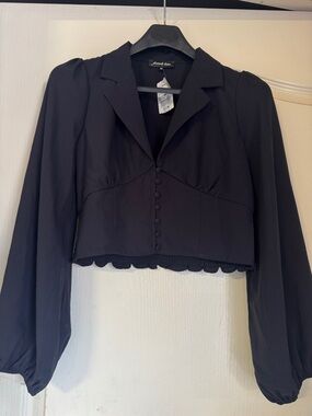 french kyss Black Cropped Button-Front Puff Sleeve Blouse